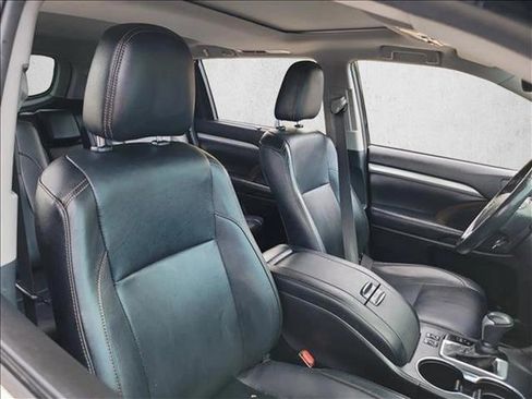 Used 2019 Toyota Highlander XLE image 15