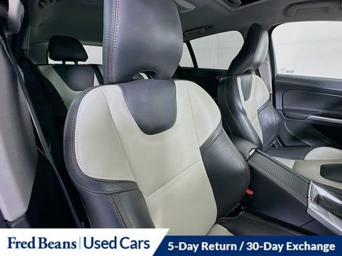 Used 2017 Volvo V60 T5 Cross Country w/ Convenience Package image 31