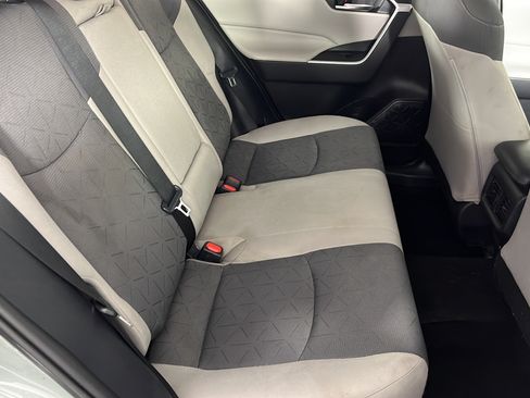 Used 2020 Toyota RAV4 XLE w/ Convenience Package FWD image 20