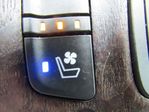 Used 2023 GMC Acadia Denali w/ Denali Ultimate Package image 37