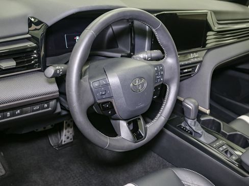 Used 2025 Toyota Camry SE w/ Convenience Package image 23