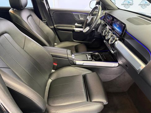 Used 2025 Mercedes-Benz GLB 250 4MATIC image 27