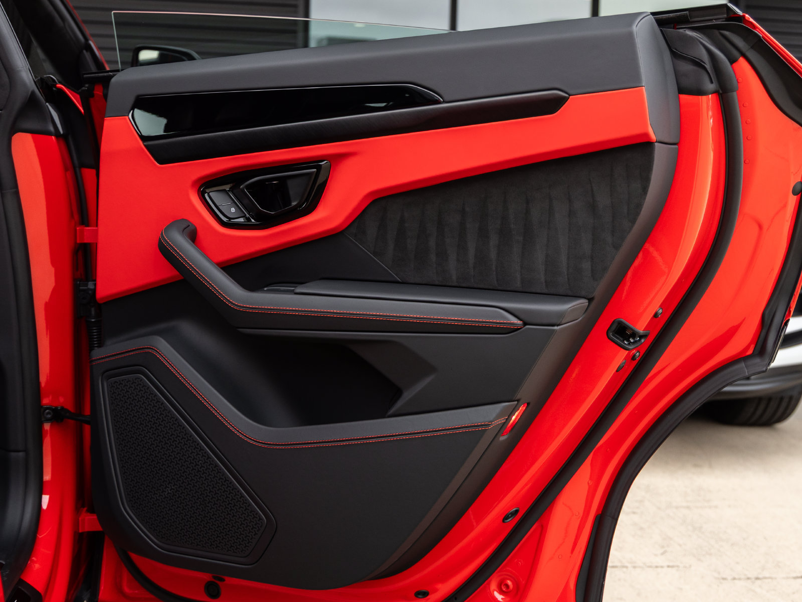 Used 2024 Lamborghini Urus S AWD/4WD image 43