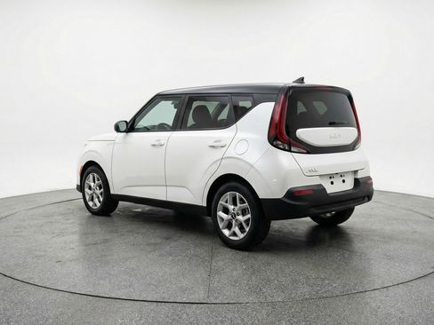 Used 2025 Kia Soul LX w/ LX Technology Package FWD image 6