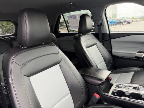 Used 2023 Ford Explorer XLT w/ Equipment Group 202A AWD/4WD image 12