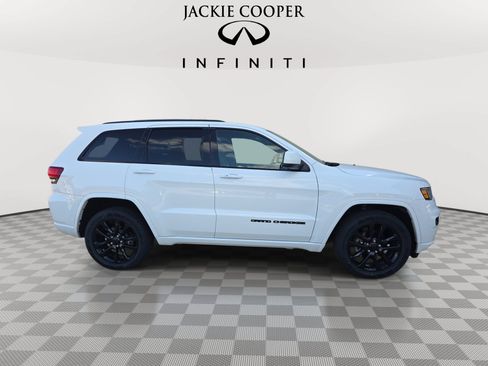 Used 2020 Jeep Grand Cherokee Altitude AWD/4WD image 4