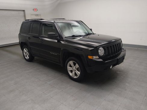 Used 2015 Jeep Patriot Latitude AWD/4WD image 11