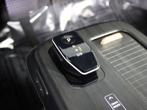 Used 2024 Nissan Ariya FWD image 20