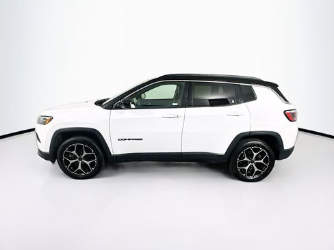 Used 2025 Jeep Compass Limited image 4
