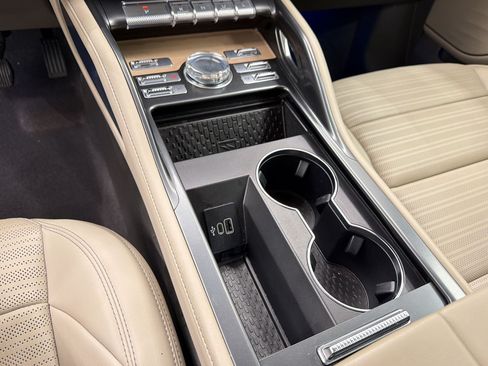 Used 2025 Lincoln Nautilus Reserve AWD/4WD image 24