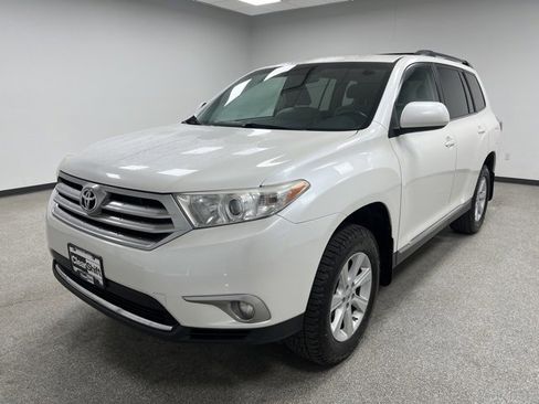 Used 2013 Toyota Highlander Plus image 3