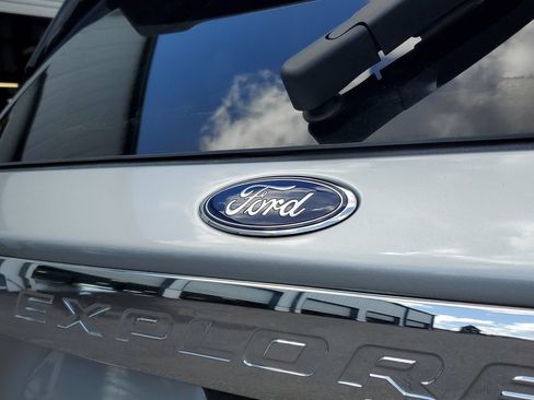 Used 2023 Ford Explorer XLT w/ Equipment Group 202A AWD/4WD image 6