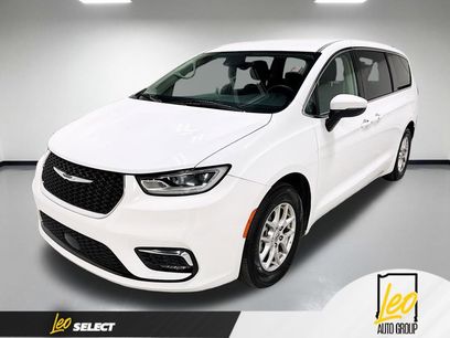 Used 2023 Chrysler Pacifica Touring-L
