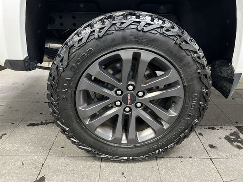 Certified 2020 GMC Canyon SLE w/ Driver Alert Package image 32