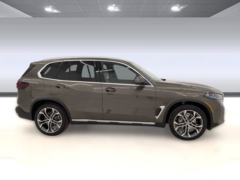 New 2026 BMW X5 xDrive40i w/ Premium Package AWD/4WD image 8