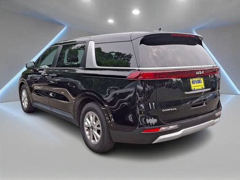 Used 2023 Kia Carnival LX FWD image 6