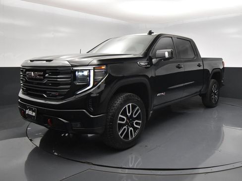 Used 2024 GMC Sierra 1500 AT4 w/ AT4 Preferred Package AWD/4WD image 2