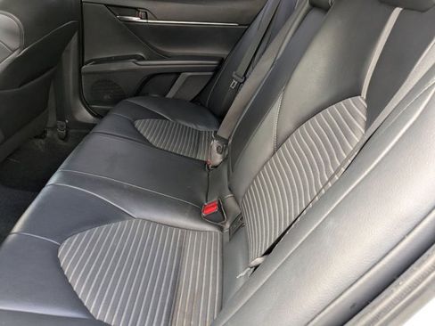 Used 2020 Toyota Camry SE image 16
