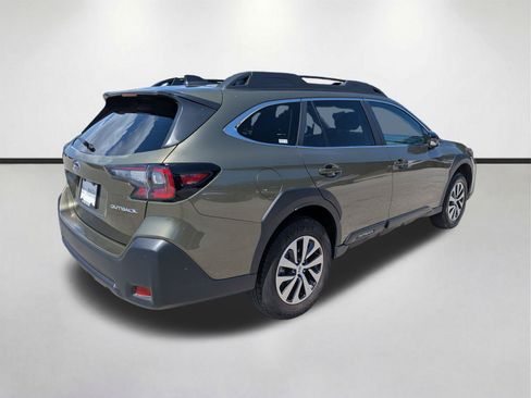 Used 2025 Subaru Outback Premium AWD/4WD image 4