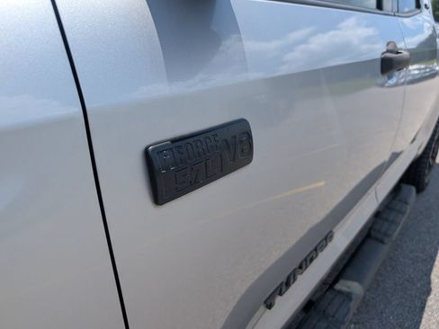 Used 2019 Toyota Tundra SR5 w/ SR5 Upgrade Package AWD/4WD image 18