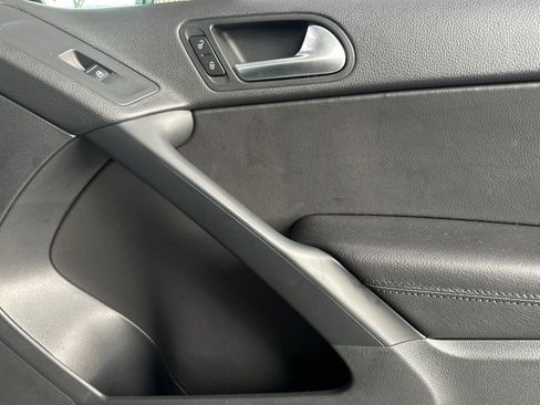 Used 2017 Volkswagen Tiguan S image 20