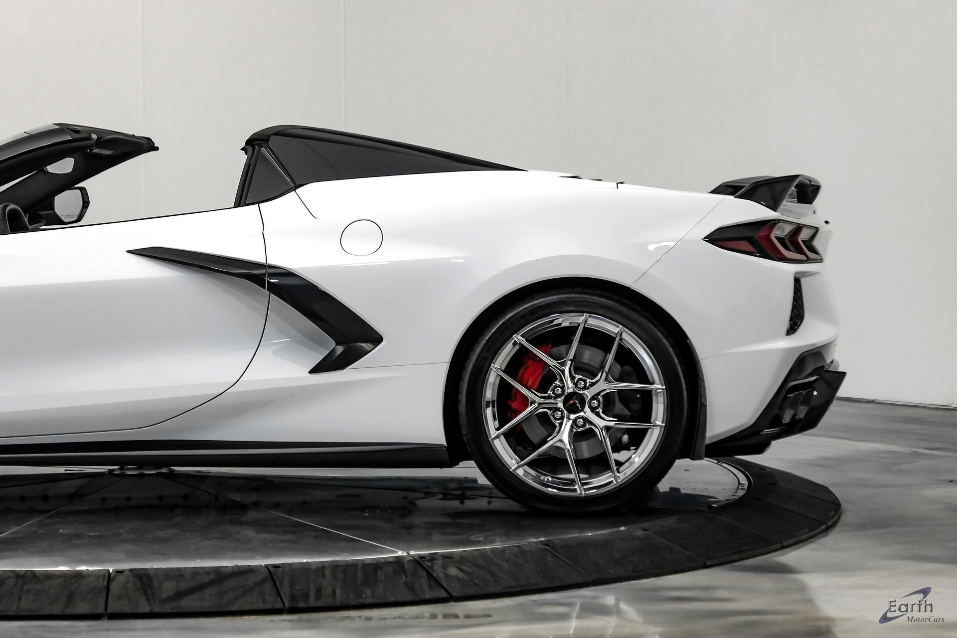Used 2024 Chevrolet Corvette Stingray Premium Conv w/ Z51 Performance Package RWD image 11