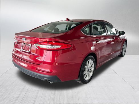 Used 2020 Ford Fusion SE FWD image 4