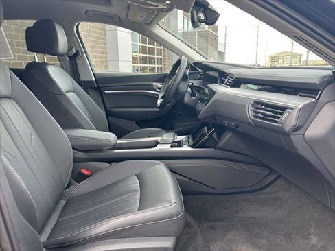 Certified 2024 Audi Q8 e-tron Premium image 32