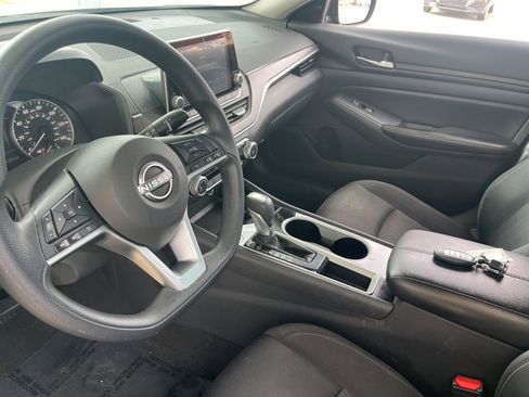 Used 2024 Nissan Altima 2.5 SV image 10