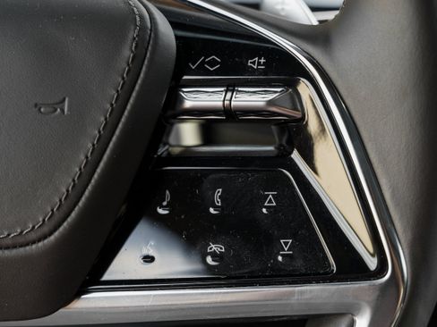 Used 2025 Cadillac Escalade ESV Sport Platinum w/ LPO, Floor Liner Package AWD/4WD image 13
