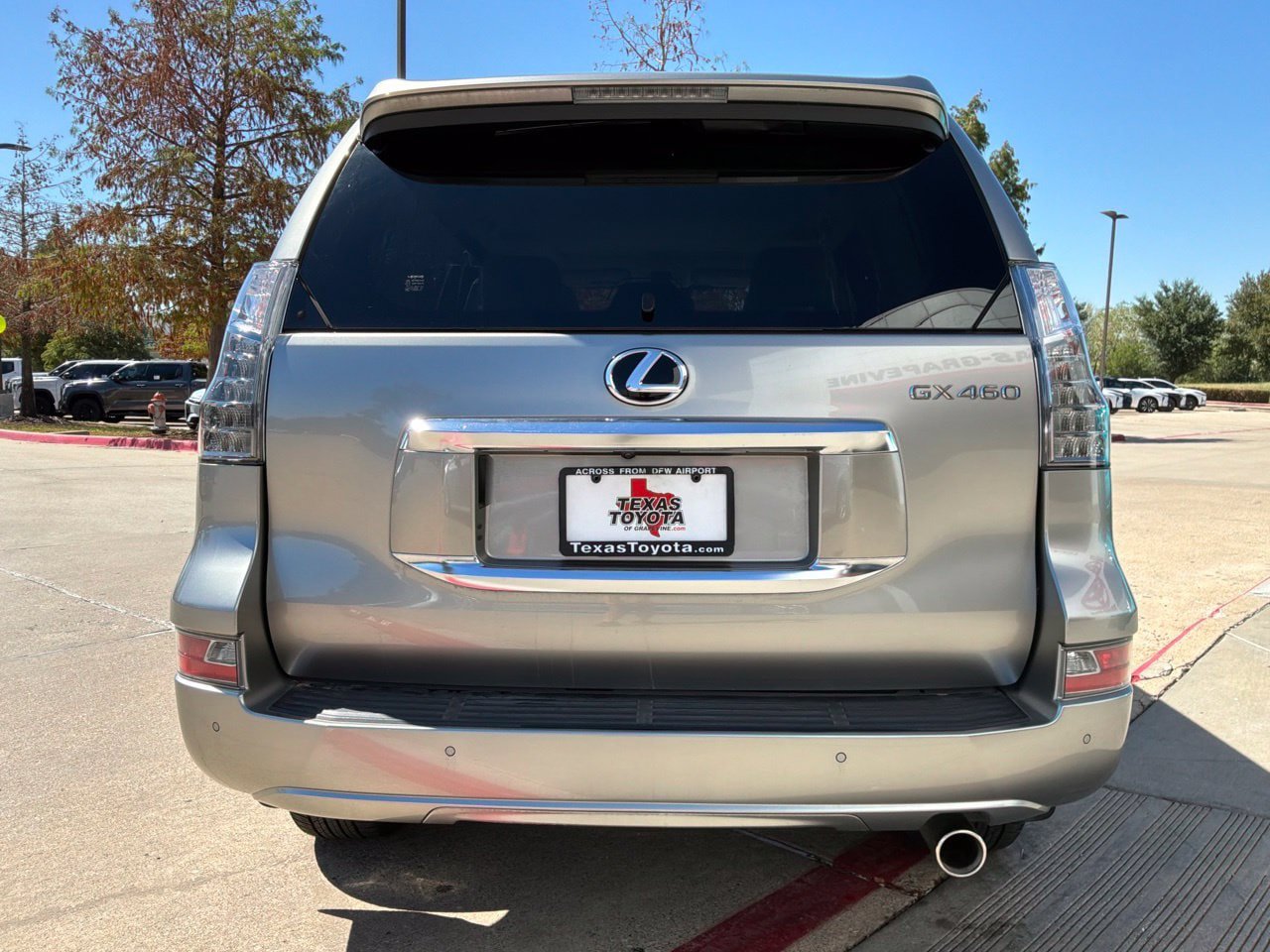 Used 2022 Lexus GX 460 Luxury w/ Off Road Package AWD/4WD image 7