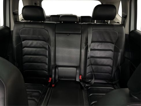 Used 2018 Volkswagen Tiguan SEL Premium FWD image 39