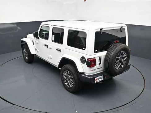 Used 2025 Jeep Wrangler Unlimited Sahara AWD/4WD image 53