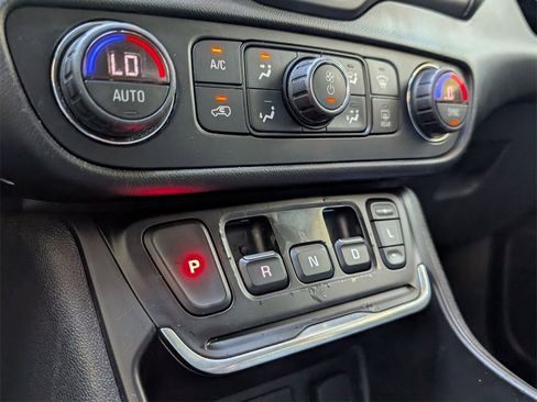 Used 2020 GMC Terrain SLT image 31