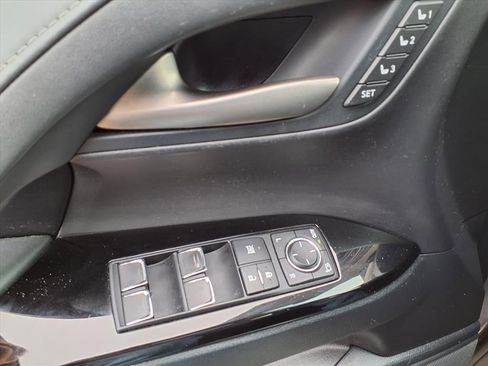 Used 2020 Lexus LX 570 4WD w/ 3rd Row & Luxury Pkg image 23