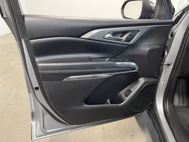 Used 2025 Chevrolet Traverse LT FWD image 25