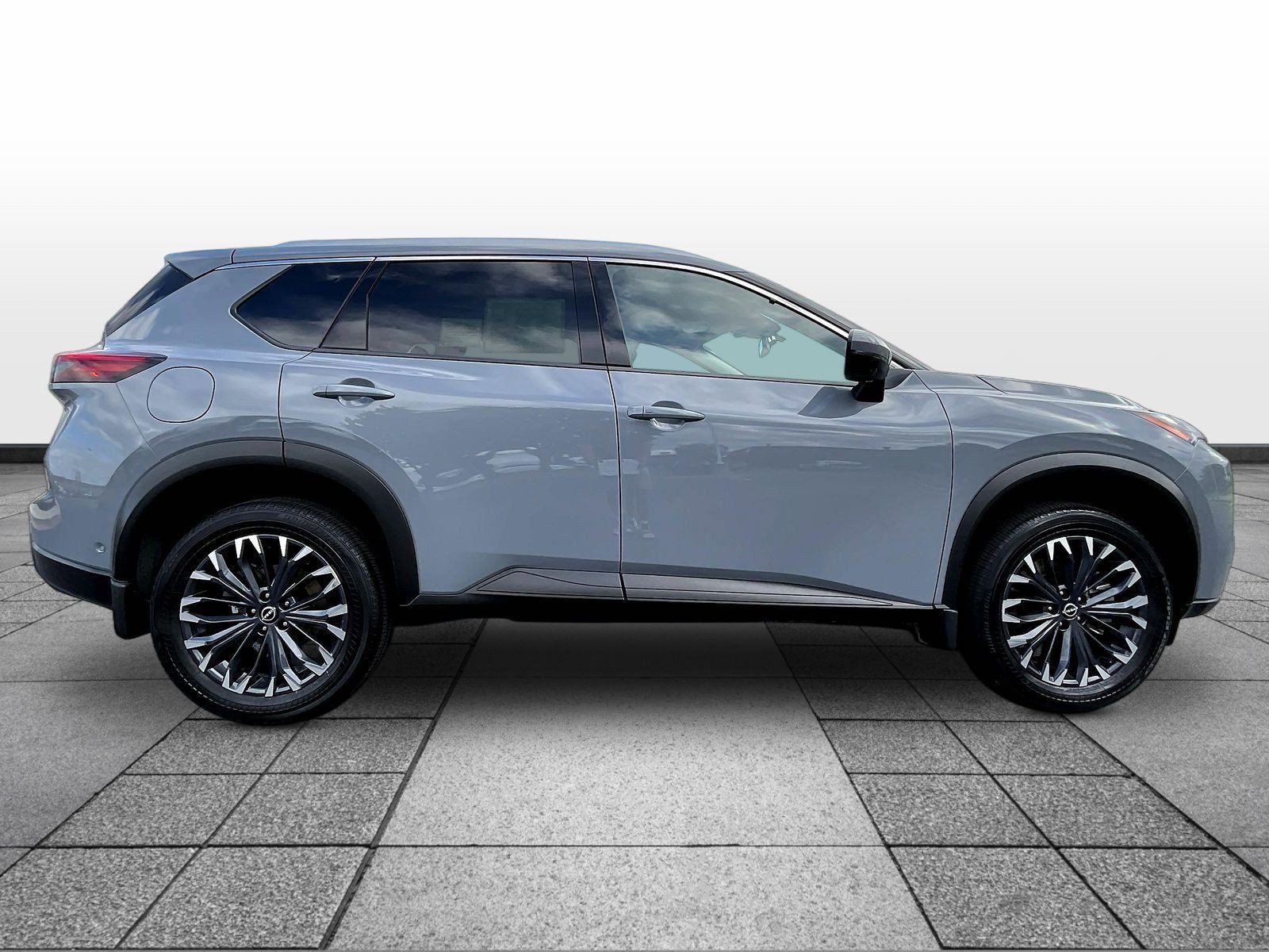 Certified 2025 Nissan Rogue SL w/ Tech Package AWD/4WD image 4