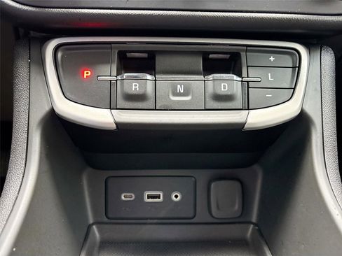 Used 2023 GMC Terrain SLE w/ Driver Convenience Package image 19