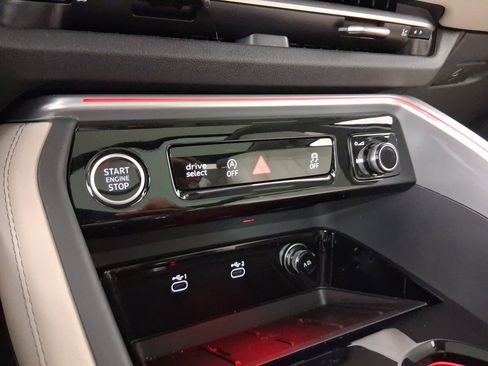 Used 2025 Audi Q5 Premium Plus w/ Premium Plus image 26