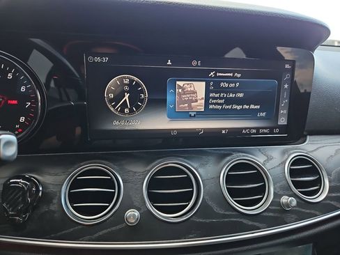 Certified 2017 Mercedes-Benz E 300 4MATIC image 25