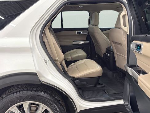 Certified 2021 Ford Explorer Limited w/ Equipment Group 301A AWD/4WD image 15