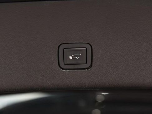 Used 2018 Chevrolet Traverse LT image 26