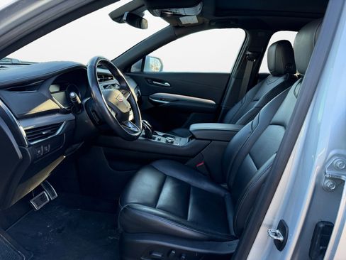 Used 2020 Cadillac XT4 Premium Luxury image 9