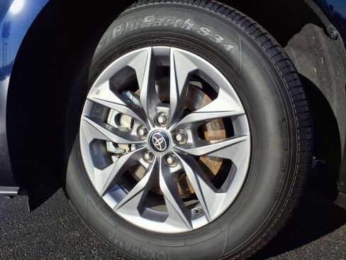 Used 2024 Toyota Sienna XLE image 40