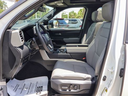 Used 2025 Toyota Tundra Limited AWD/4WD image 8