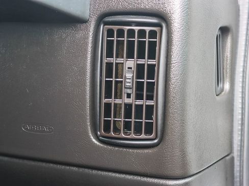 Used 2022 Chevrolet Express 3500 w/ Driver Convenience Package image 34