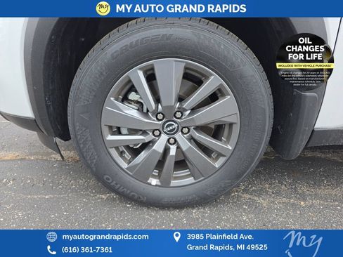 Used 2026 Nissan Pathfinder SV AWD/4WD image 29