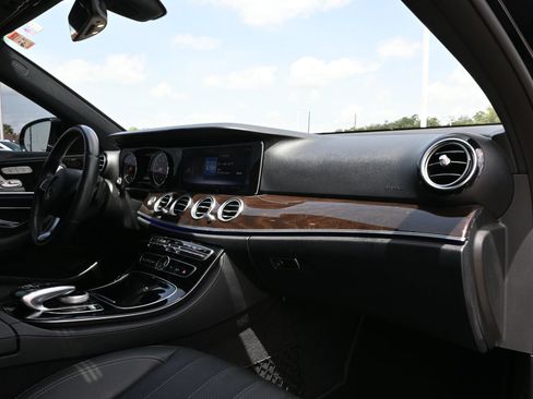 Used 2017 Mercedes-Benz E 300 image 26