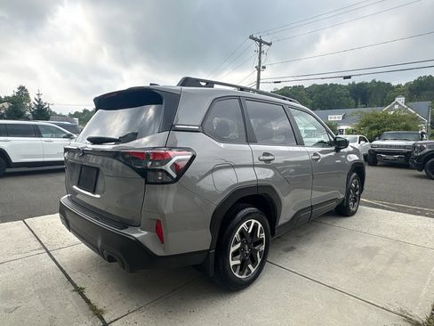 Used 2025 Subaru Forester Premium AWD/4WD image 7