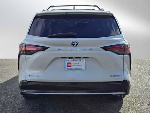 Used 2025 Toyota Sienna Platinum image 6